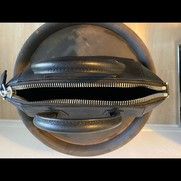 Givenchy Antigona Small Grained Leather Bag - Picture 5 of 5